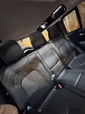 Land Rover Defender 2023