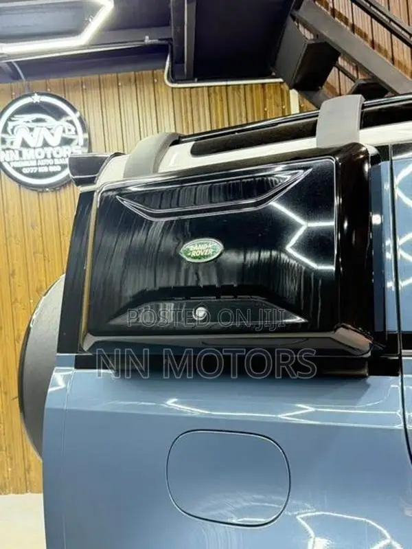 Land Rover Defender 2023