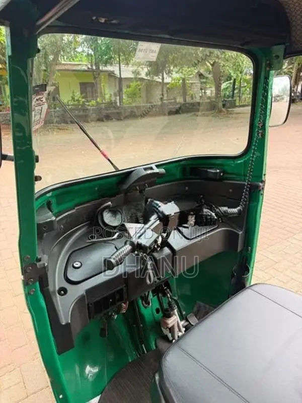 Bajaj RE 2018