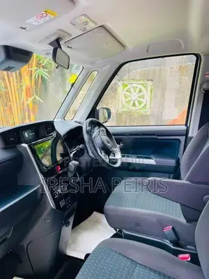 Toyota Roomy Custom GT 2024