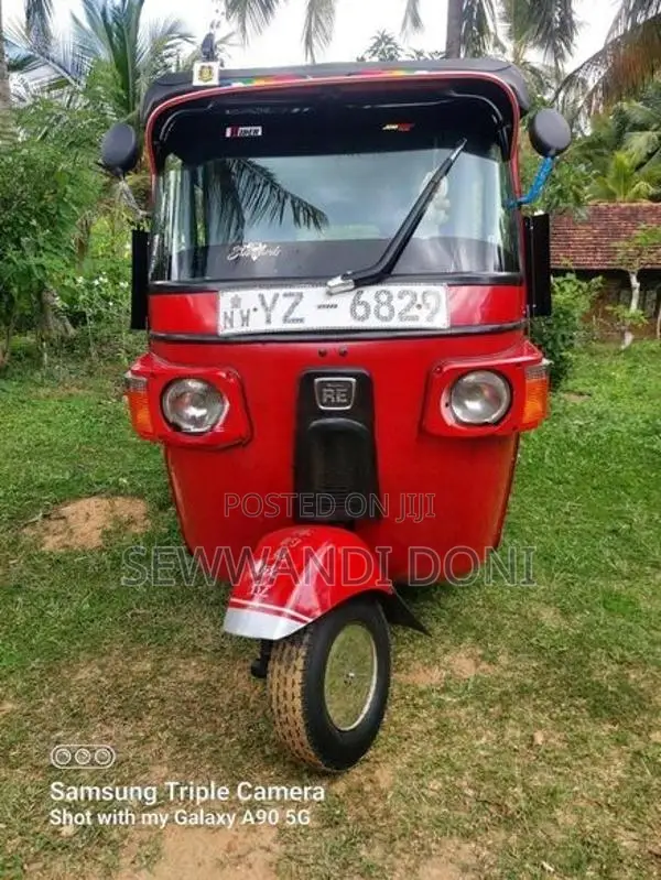 Bajaj RE 205 2012