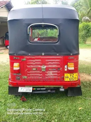Bajaj RE 205 2012