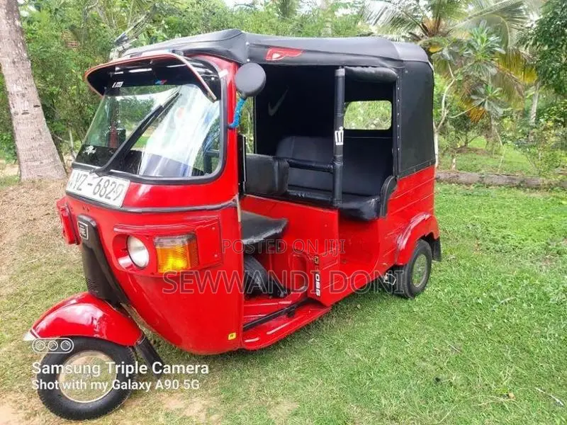 Bajaj RE 205 2012