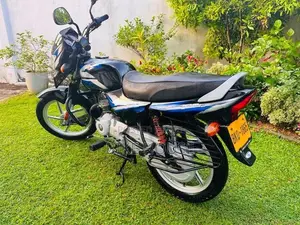 Bajaj CT100 ES 2025