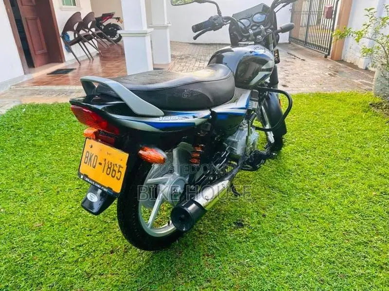 Bajaj CT100 ES 2025