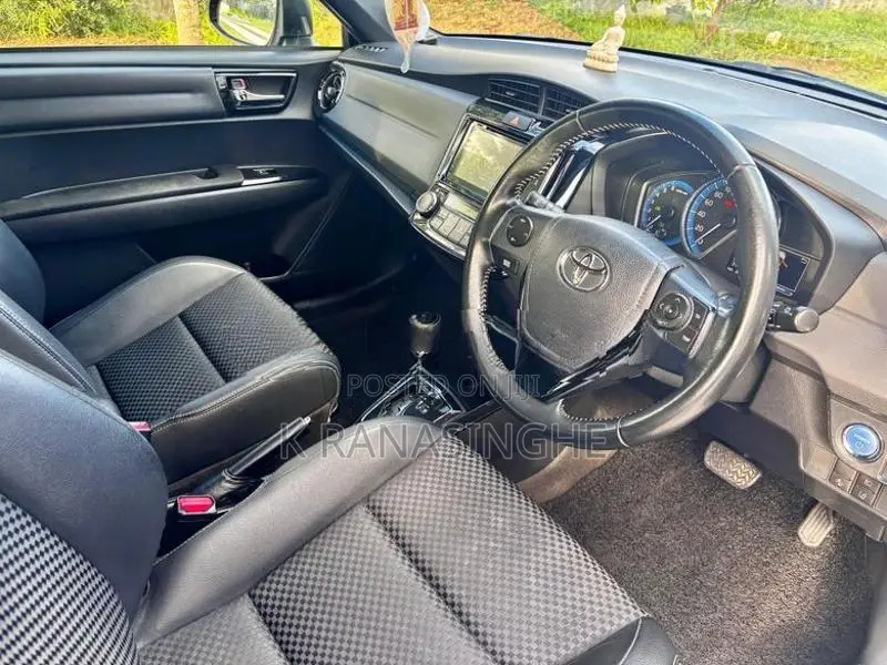 Toyota Axio WXB 2017