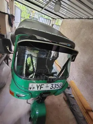 Bajaj RE 2011