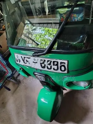 Bajaj RE 2011