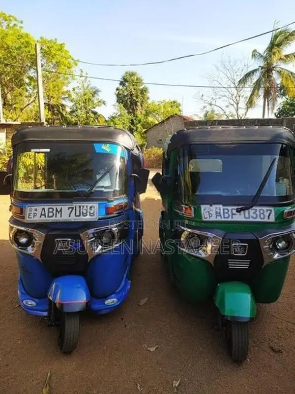 Bajaj RE 2016