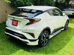 Toyota CHR NGX50 2017