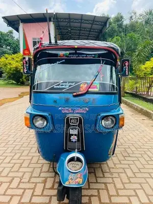 Bajaj RE 205 2012