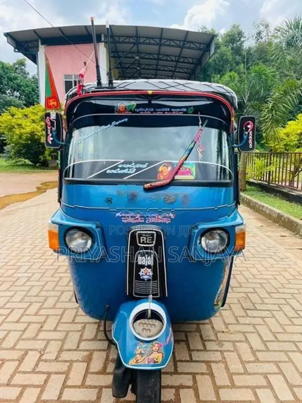 Bajaj RE 205 2012