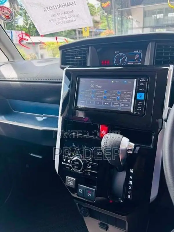 Toyota Roomy 2024