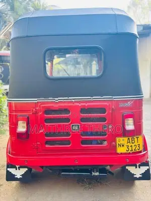 Bajaj RE 2019
