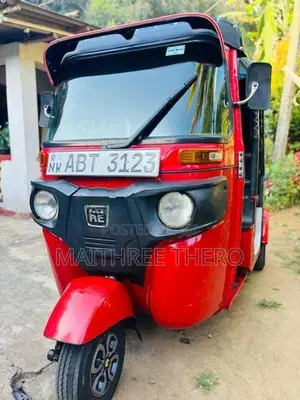 Bajaj RE 2019