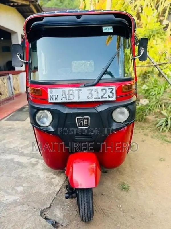 Bajaj RE 2019