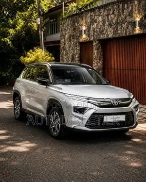 Toyota Hyryder V 2026