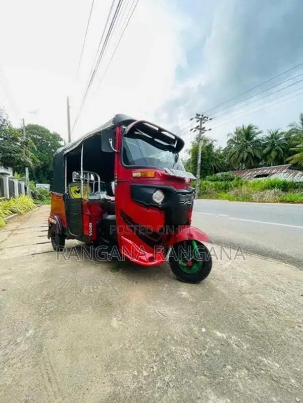 Bajaj RE 2016