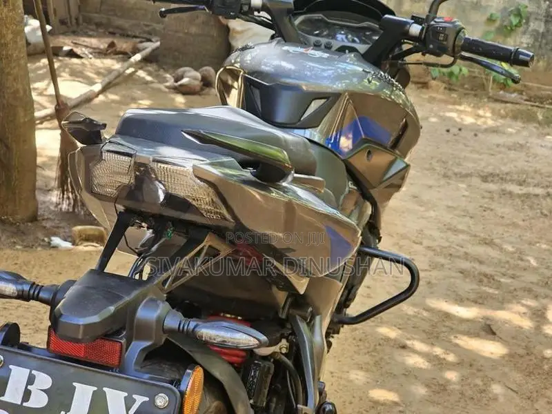 Bajaj Pulsar NS200 2025