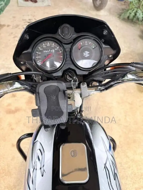 Bajaj CT100 2022