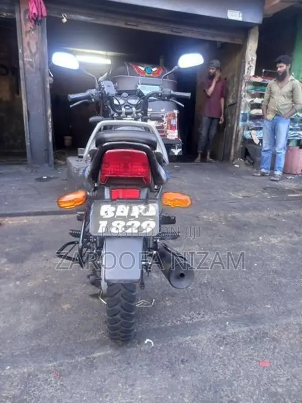 Bajaj CT100 2025
