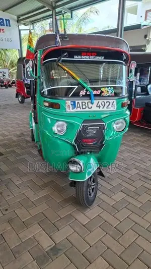 Bajaj RE 2015