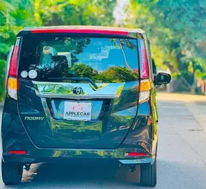 Toyota Roomy Custom GT Line Turbo 2024