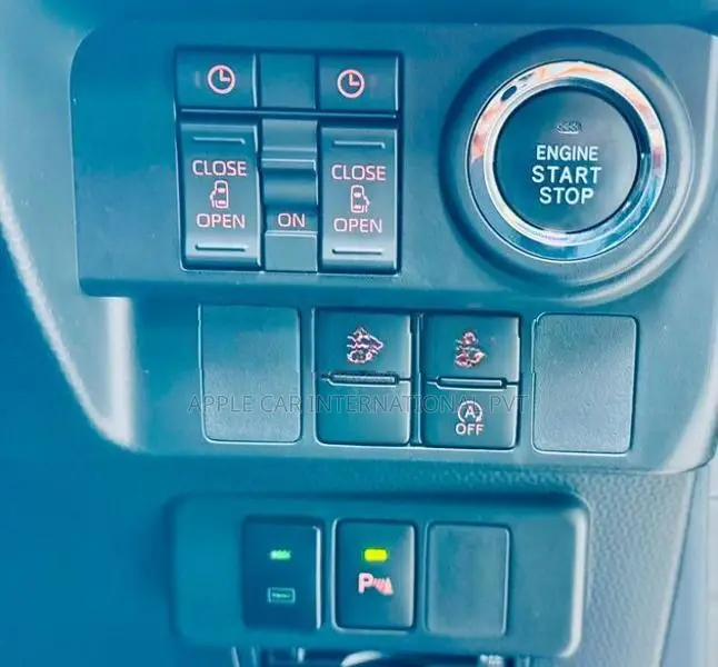 Toyota Roomy Custom GT Line Turbo 2024