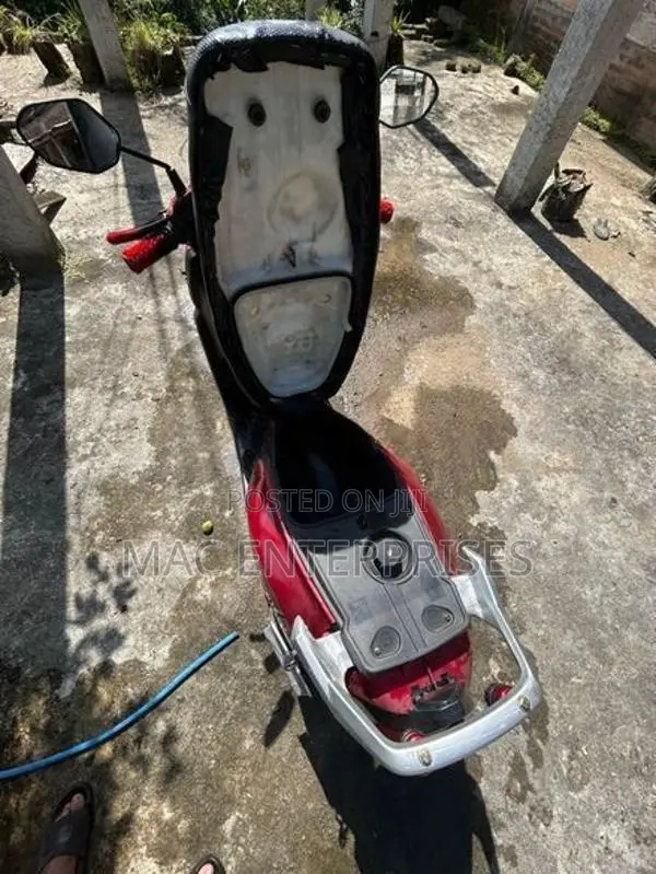 Mahindra Gusto 2017