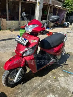 Mahindra Gusto 2017
