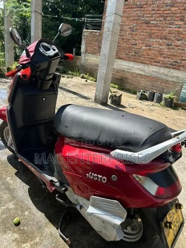 Mahindra Gusto 2017