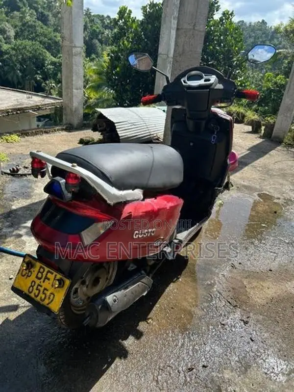 Mahindra Gusto 2017