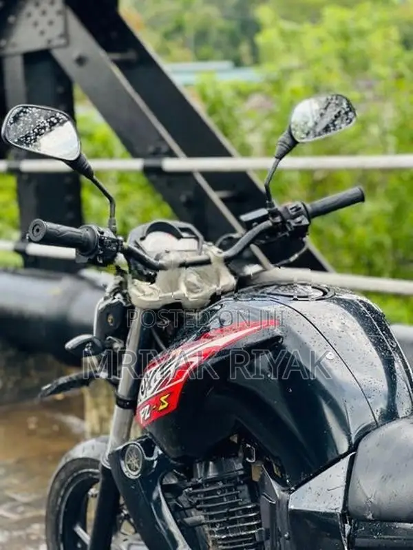 Yamaha FZS V1 2011