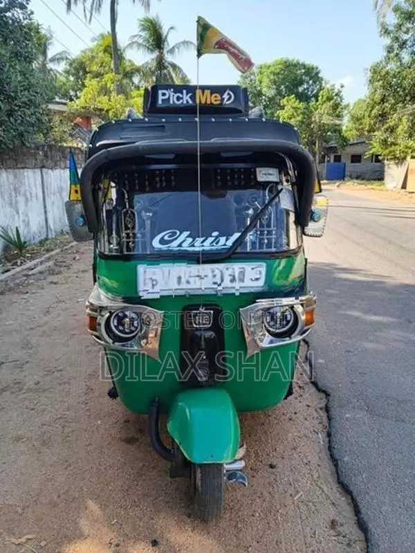Bajaj RE 2011