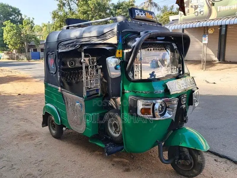Bajaj RE 2011