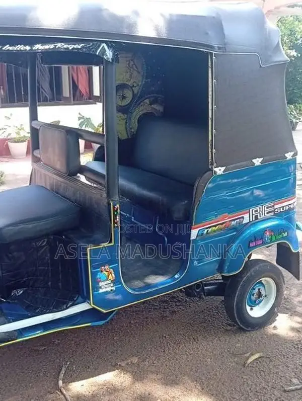 Bajaj RE 2002