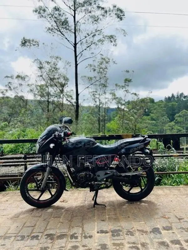 Bajaj Pulsar 180 2005