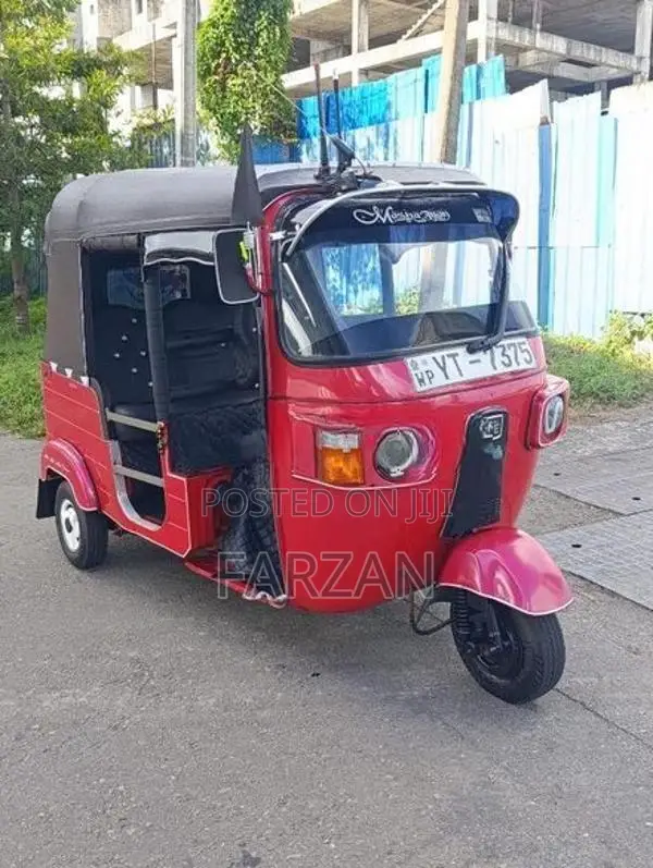 Bajaj RE 2011