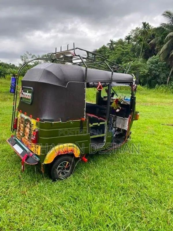 Bajaj RE 2013