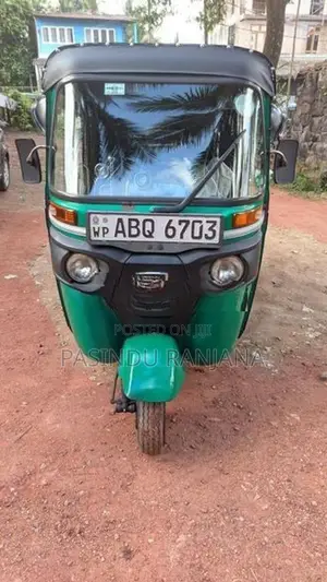 Bajaj RE 2017