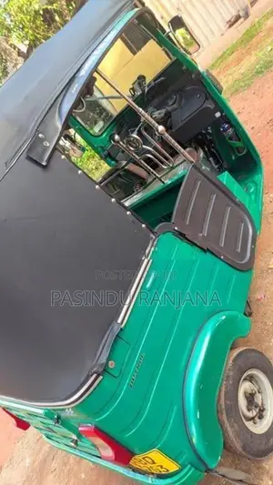 Bajaj RE 2017