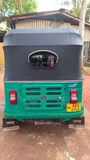 Bajaj RE 2017