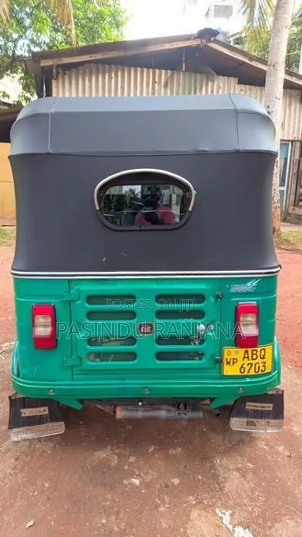 Bajaj RE 2017
