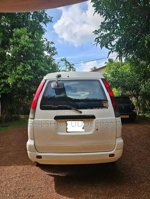 Toyota Noah 2000