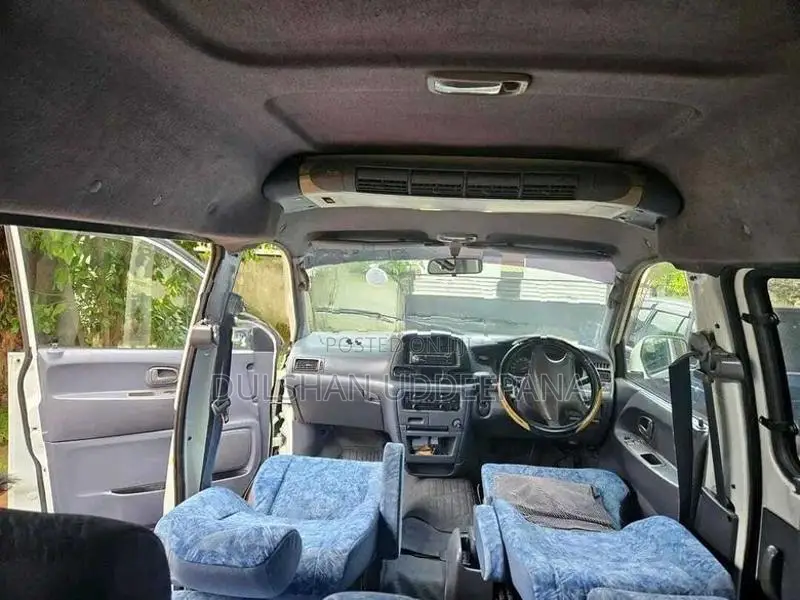 Toyota Noah 2000