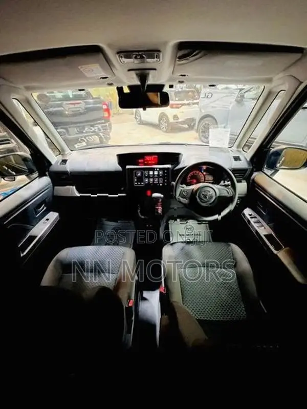 Toyota Roomy 2024
