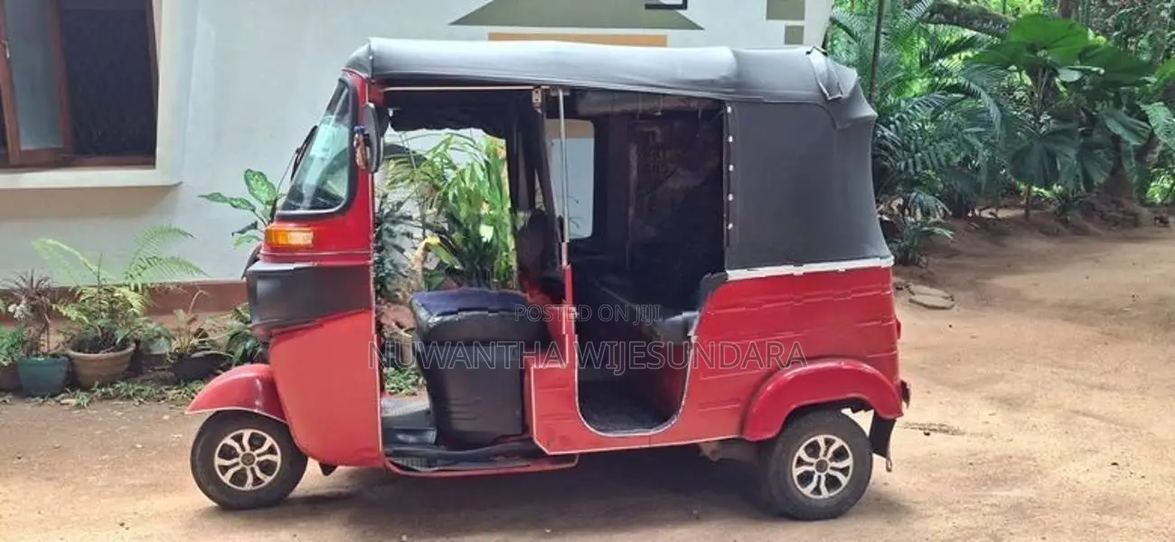 Bajaj RE 2016
