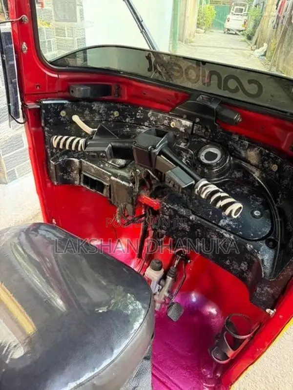 Bajaj RE 2014
