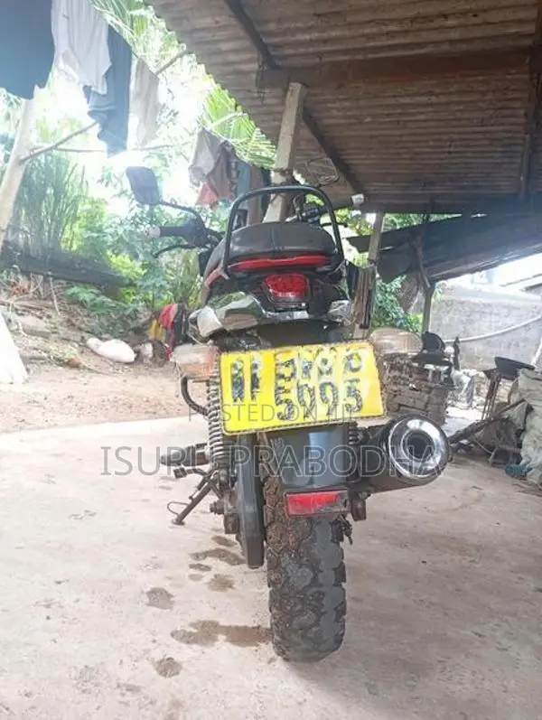 Bajaj V15 2016