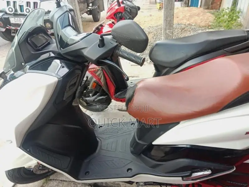 Suzuki Burgman 2020